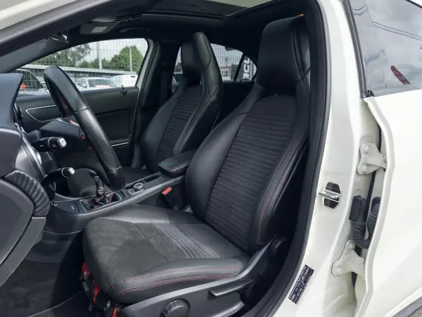 Mercedes-Benz A 180 2015 - 16990 EUR, 131000 km - AUTO.MOTO.pt - 131000km - foto 31 de 35