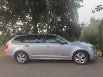 Skoda Octavia 2014 - 10900 EUR, 83000 km - AUTO.MOTO.pt - 83000km - foto 5 de 6
