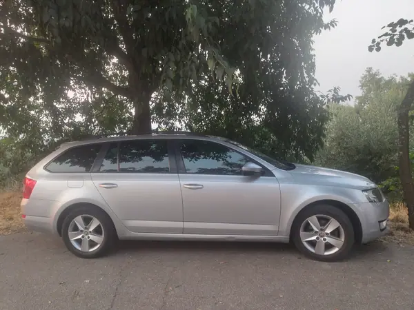 Skoda Octavia 2014 - 10900 EUR, 83000 km - AUTO.MOTO.pt - 83000km - foto 5 de 6