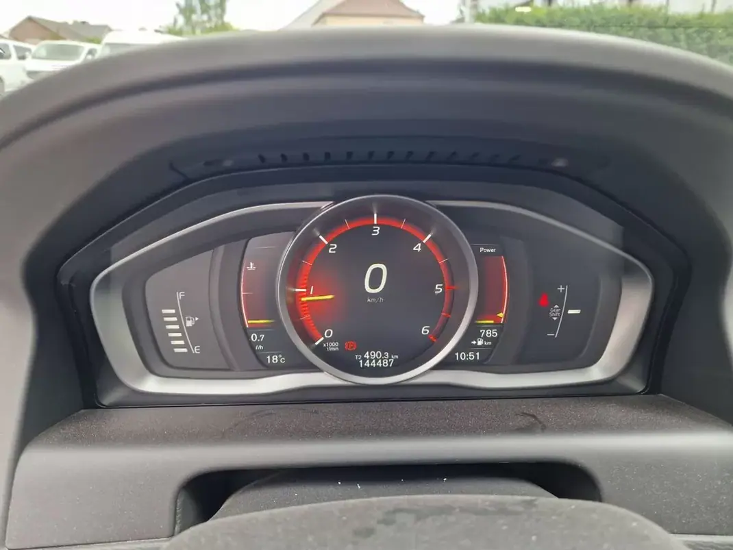 Volvo XC 60 2017 - 19790 EUR, 144487 km - 144487km - foto 13 de 14