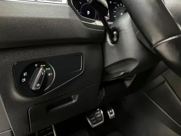 Volkswagen Tiguan 2020 - 31800 EUR, 97000 km - AUTO.MOTO.pt - 97000km - foto 18 de 20