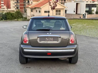 MINI 3 Portas 2006 - 6900 EUR, 160000 km - AUTO.MOTO.pt - 160000km - foto 5 de 26