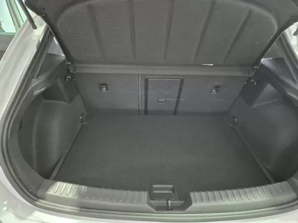 Cupra Leon 2025 - 35000 EUR, 26000 km - AUTO.MOTO.pt - 26000km - foto 13 de 42
