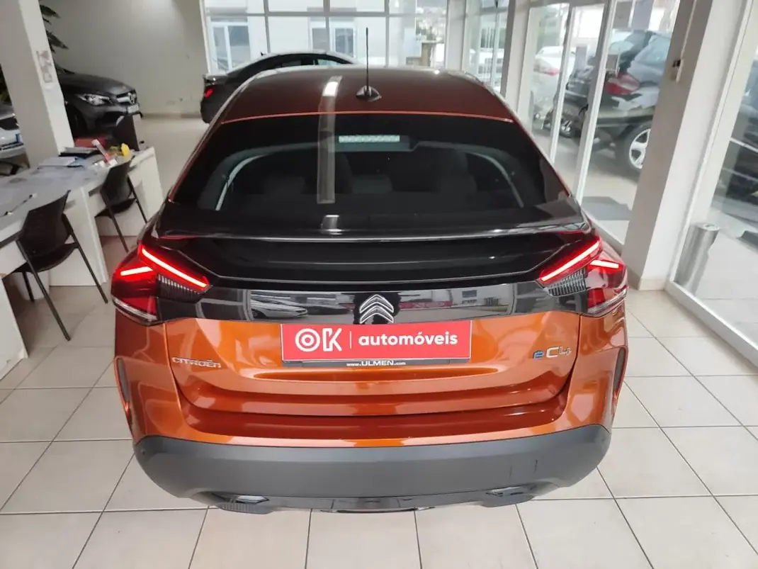 Citroën e-C4 2022 - 18500 EUR, 29900 km - AUTO.MOTO.pt - 29900km - foto 10 de 32