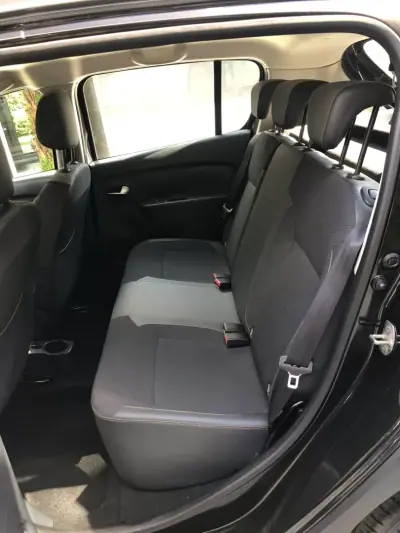 Dacia Sandero 2018 - 9900 EUR, 121000 km - AUTO.MOTO.pt - 121000km - foto 20 de 30