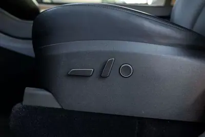 Tesla Model Y 2023 - 36990 EUR, 86000 km - AUTO.MOTO.pt - 86000km - foto 14 de 33