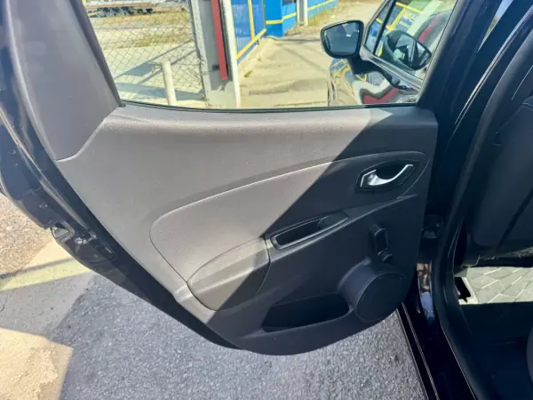 Renault Clio 2019 - 11750 EUR, 89908 km - AUTO.MOTO.pt - 89908km - foto 16 de 24