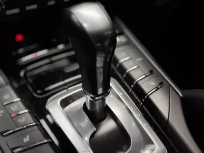 Porsche Cayenne 2017 - 42990 EUR, 155600 km - AUTO.MOTO.pt - 155600km - foto 24 de 31