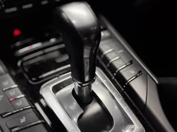 Porsche Cayenne 2017 - 42990 EUR, 155600 km - AUTO.MOTO.pt - 155600km - foto 24 de 31