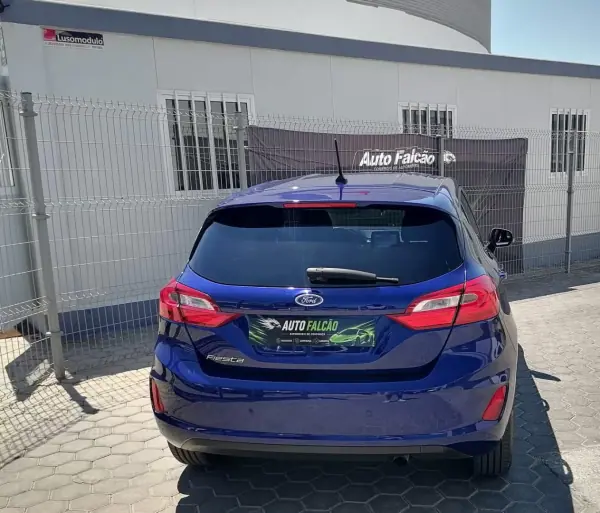 Ford Fiesta 2017 - 13000 EUR, 94020 km - AUTO.MOTO.pt - 94020km - foto 15 de 18