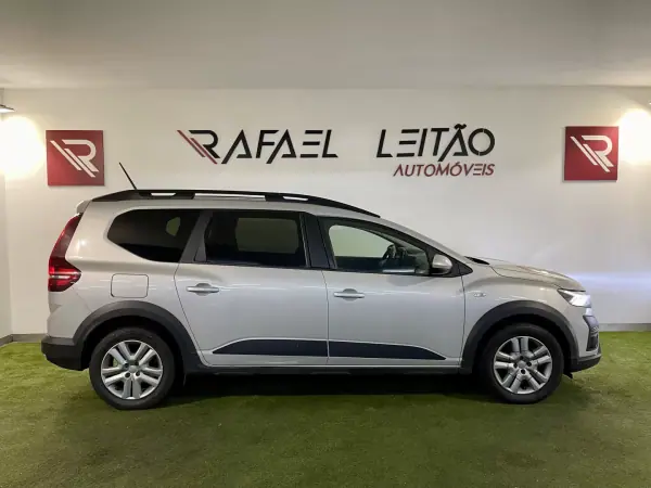 Dacia Jogger 2023 - 16450 EUR, 81000 km - AUTO.MOTO.pt - 81000km - foto 7 de 31