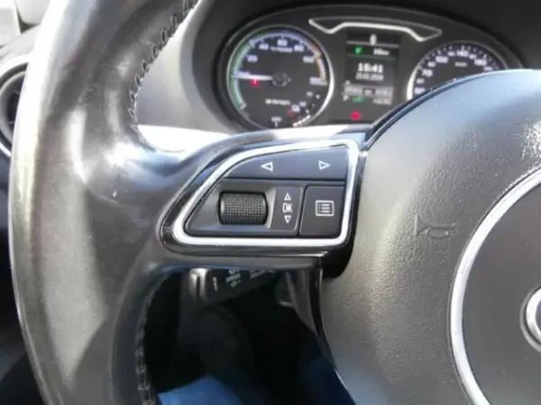 Audi A3 Sportback 2015 - 17500 EUR, 195633 km - AUTO.MOTO.pt - 195633km - foto 27 de 41
