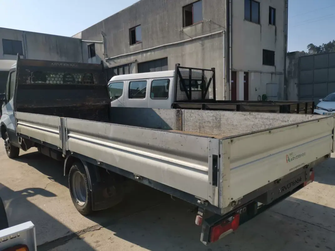 Iveco 2015 - 15000 EUR, 278000 km - AUTO.MOTO.pt - 278000km - foto 4 de 5