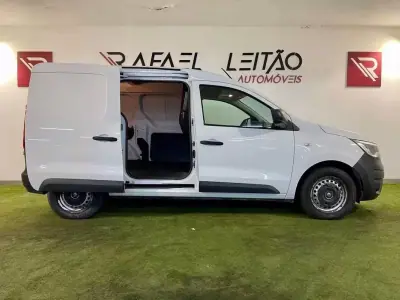 Renault Kangoo 2022 — foto 5 de 32