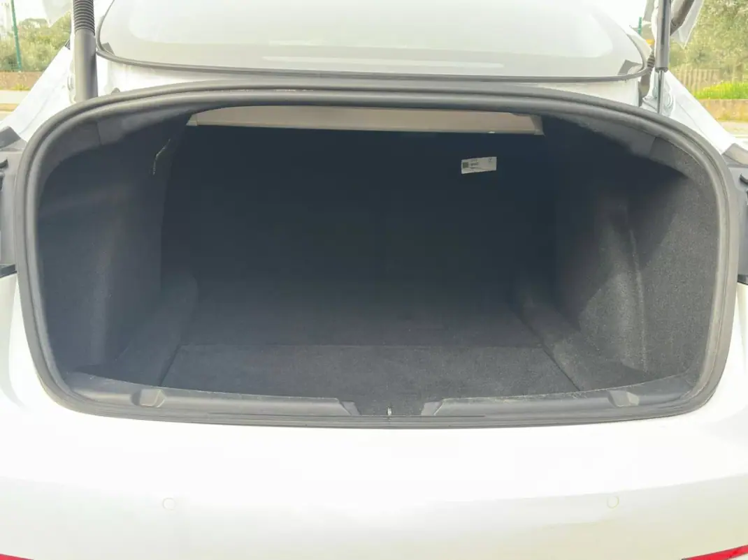 Tesla Model 3 2021 - 29900 EUR, 69729 km - AUTO.MOTO.pt - 69729km - foto 18 de 19