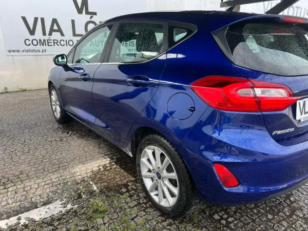 Ford Fiesta 2018 - 12750 EUR, 140000 km - AUTO.MOTO.pt - 140000km - foto 4 de 6