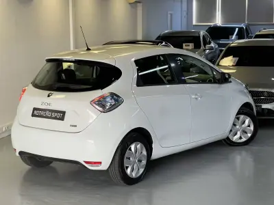 Renault Zoe 2018 - 10990 EUR, 130000 km - AUTO.MOTO.pt - 130000km - foto 13 de 36