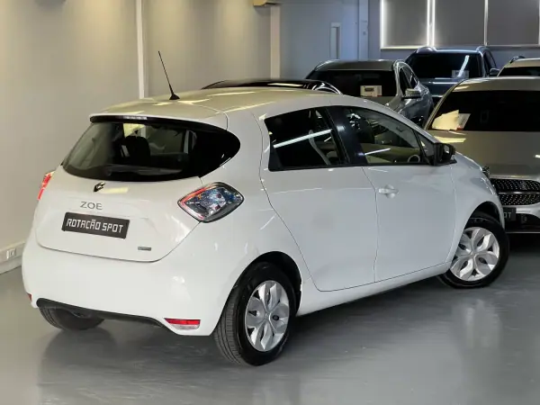 Renault Zoe 2018 - 10990 EUR, 130000 km - AUTO.MOTO.pt - 130000km - foto 13 de 36