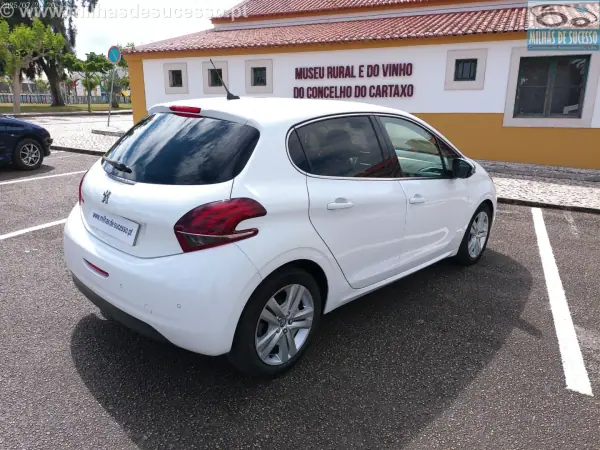 Peugeot 208 2019 - 12250 EUR, 136000 km - AUTO.MOTO.pt - 136000km - foto 9 de 23