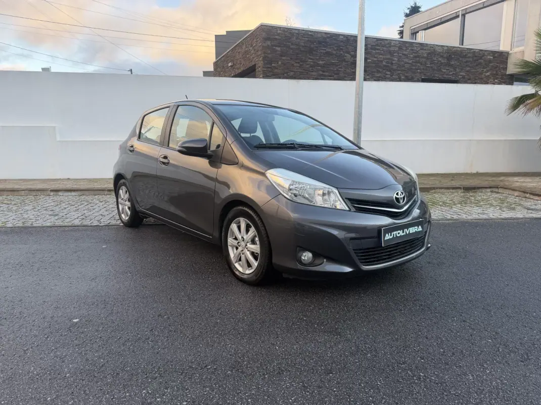 Toyota Yaris 2012 - 10400 EUR, 199391 km - AUTO.MOTO.pt - 199391km - foto 2 de 16