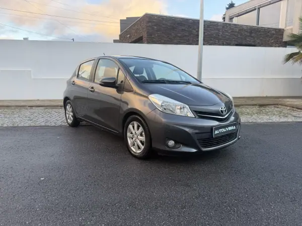 Toyota Yaris 2012 - 10400 EUR, 199391 km - AUTO.MOTO.pt - 199391km - foto 2 de 16