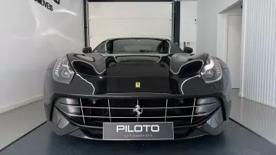 Ferrari F12 Berlinetta 2015 — foto 4 de 35