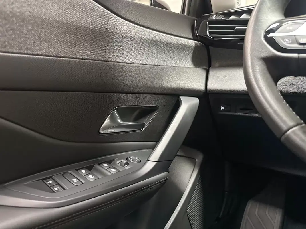 Peugeot 308 2023 - 19950 EUR, 12952 km - AUTO.MOTO.pt - 12952km - foto 44 de 50