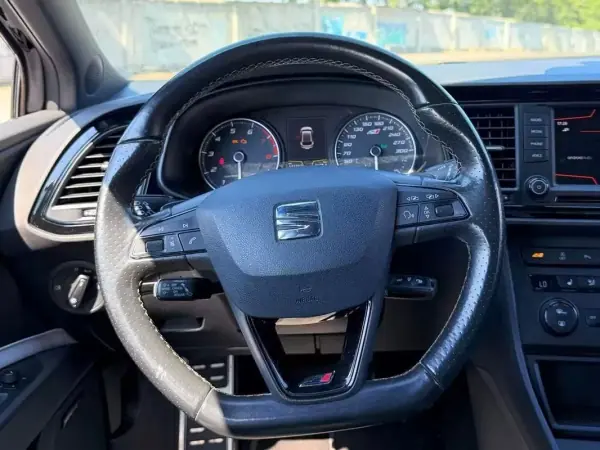 SEAT Leon 2015 - 22900 EUR, 129900 km - AUTO.MOTO.pt - 129900km - foto 9 de 32