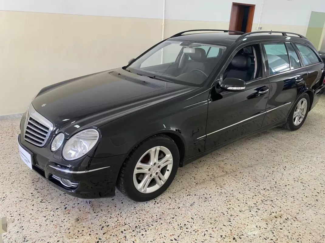 Mercedes-Benz E 220 2006 - 9950 EUR, 281100 km - AUTO.MOTO.pt - 281100km - foto 2 de 16