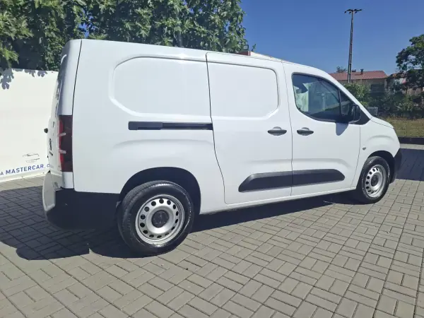 Peugeot Partner 2022 - 14850 EUR, 98726 km - AUTO.MOTO.pt - 98726km - foto 3 de 40