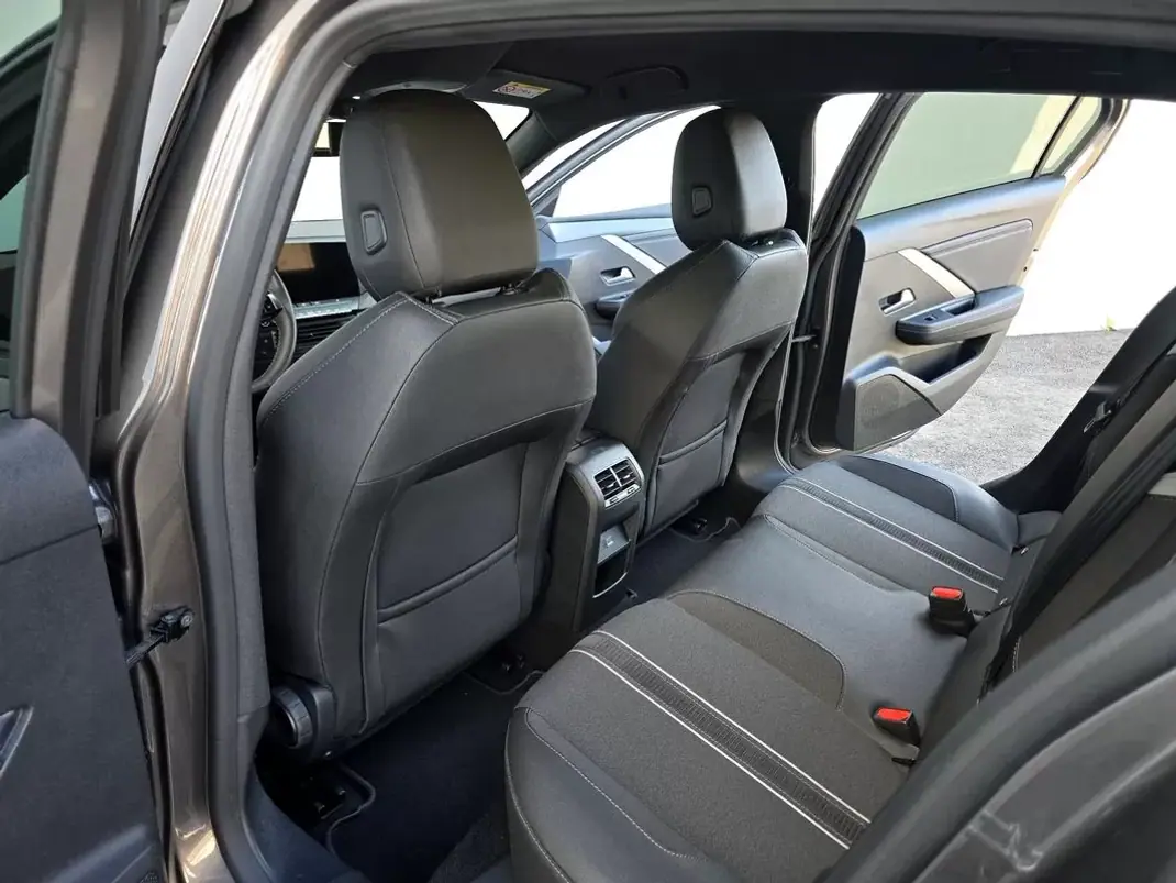 Opel Astra 2023 - 19900 EUR, 16940 km - AUTO.MOTO.pt - 16940km - foto 37 de 39