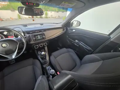 Alfa Romeo Giulietta 2015 - 13500 EUR, 148000 km - AUTO.MOTO.pt - 148000km - foto 37 de 49