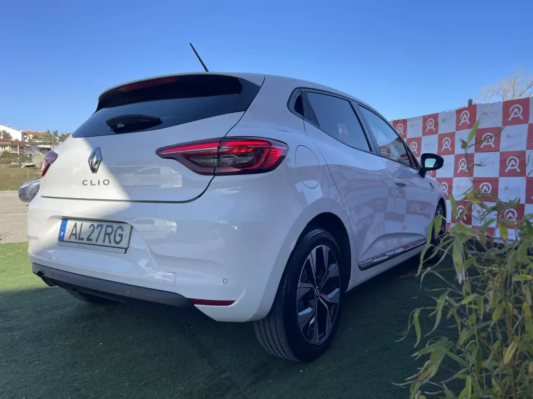 Renault Clio 2021 - 12490 EUR, 129465 km - AUTO.MOTO.pt - 129465km - foto 3 de 22