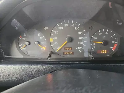 Mercedes-Benz C 180 1993 - 3990 EUR, 183000 km - AUTO.MOTO.pt - 183000km - foto 18 de 19