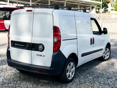 Fiat Doblo 2011 - 5490 EUR, 15000 km - AUTO.MOTO.pt - 15000km - foto 3 de 10