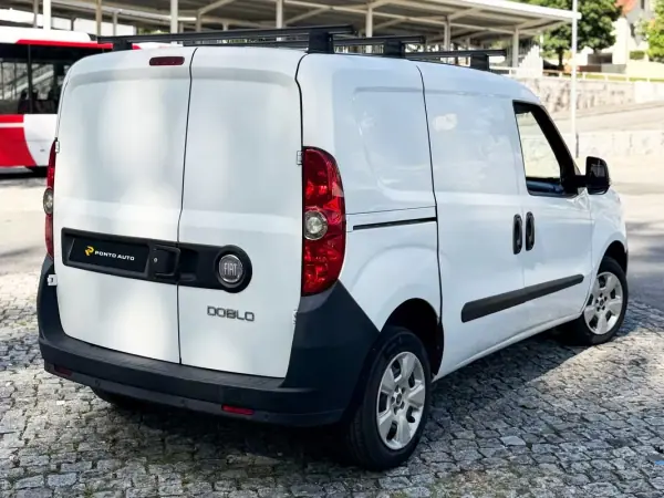 Fiat Doblo 2011 - 5490 EUR, 15000 km - AUTO.MOTO.pt - 15000km - foto 3 de 10