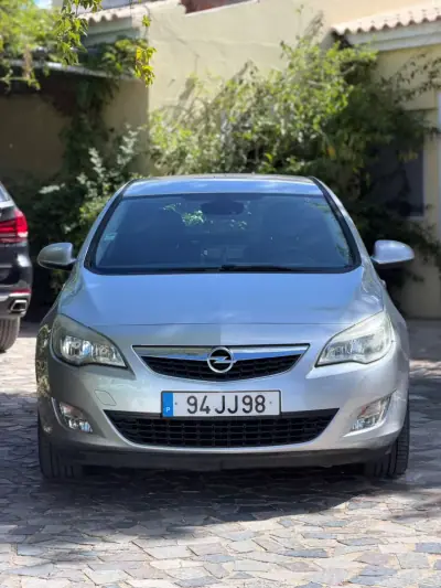 Opel Astra 2010 - 7900 EUR, 170584 km - AUTO.MOTO.pt - 170584km - foto 3 de 9