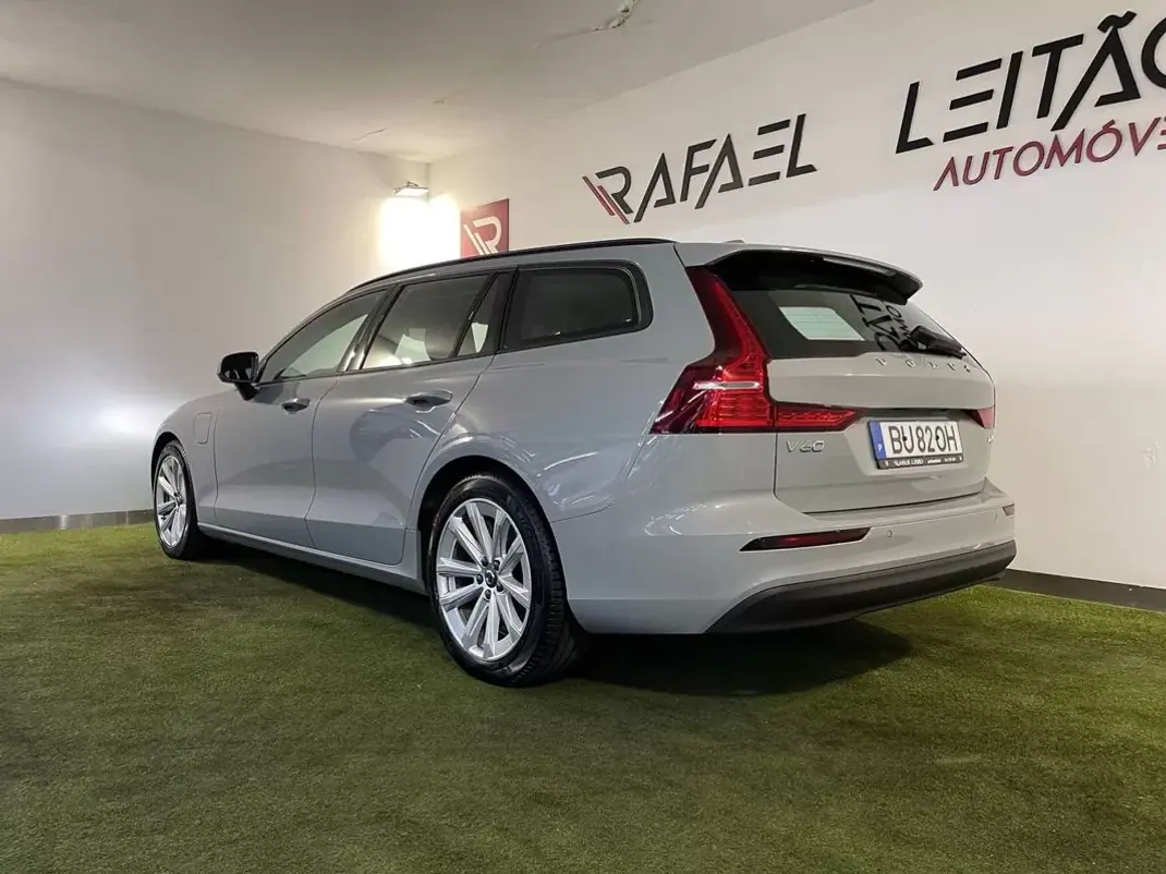 Volvo V60 2025 - 43500 EUR, 1900 km - AUTO.MOTO.pt - 1900km - foto 8 de 35