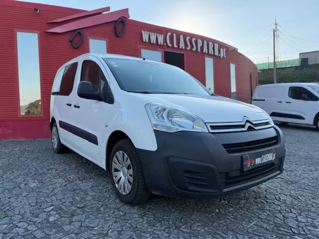 Citroën Berlingo 2017 - 9900 EUR, 176000 km - AUTO.MOTO.pt - 176000km - foto 1 de 10