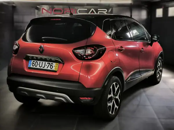 Renault Captur 2018 - 11950 EUR, 117800 km - AUTO.MOTO.pt - 117800km - foto 4 de 20