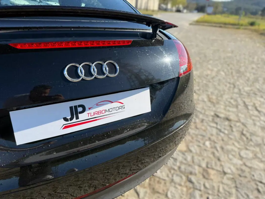 Audi TT Coupé 2006 - 13990 EUR, 176994 km - AUTO.MOTO.pt - 176994km - foto 9 de 18