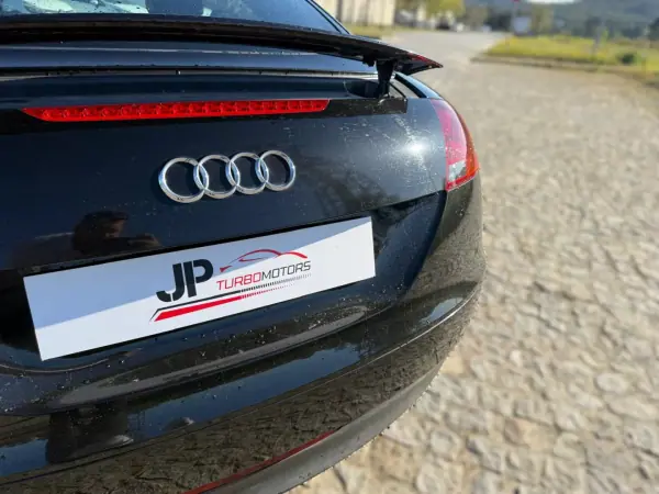 Audi TT Coupé 2006 - 13990 EUR, 176994 km - AUTO.MOTO.pt - 176994km - foto 9 de 18