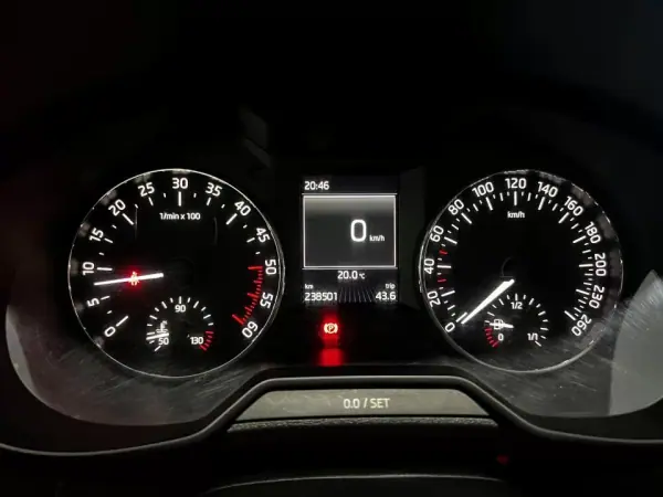 Skoda Octavia Break 2014 - 9950 EUR, 247387 km - AUTO.MOTO.pt - 247387km - foto 18 de 25