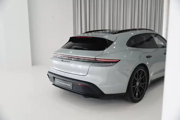 Porsche Taycan Sport Turismo 2024 - 74950 EUR, 55673 km - AUTO.MOTO.pt - 55673km - foto 15 de 57