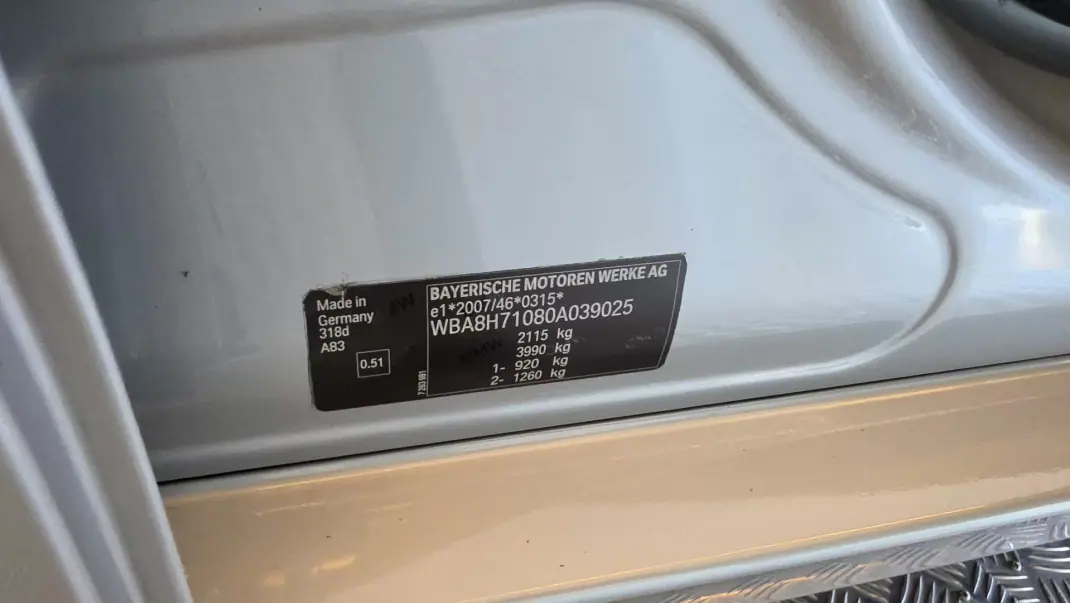 BMW 318 2017 - 17900 EUR, 165210 km - 165210km - foto 48 de 55