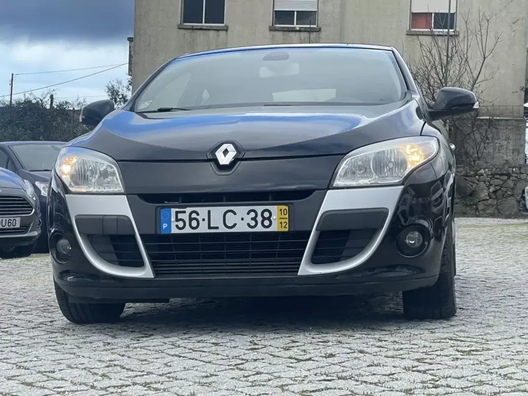 Renault Mégane Coupe 2010 - 9950 EUR, 106501 km - AUTO.MOTO.pt - 106501km - foto 2 de 10