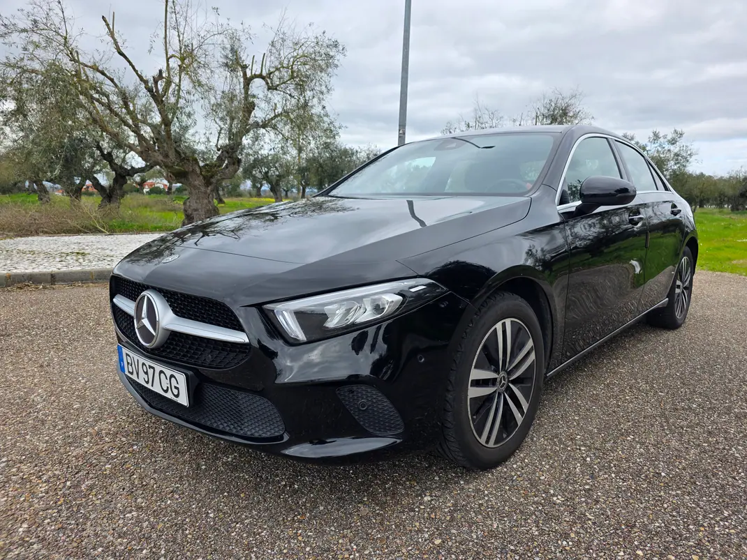 Mercedes-Benz A 250 Limousine 2021 - 21000 EUR, 202000 km - AUTO.MOTO.pt - 202000km - foto 1 de 12