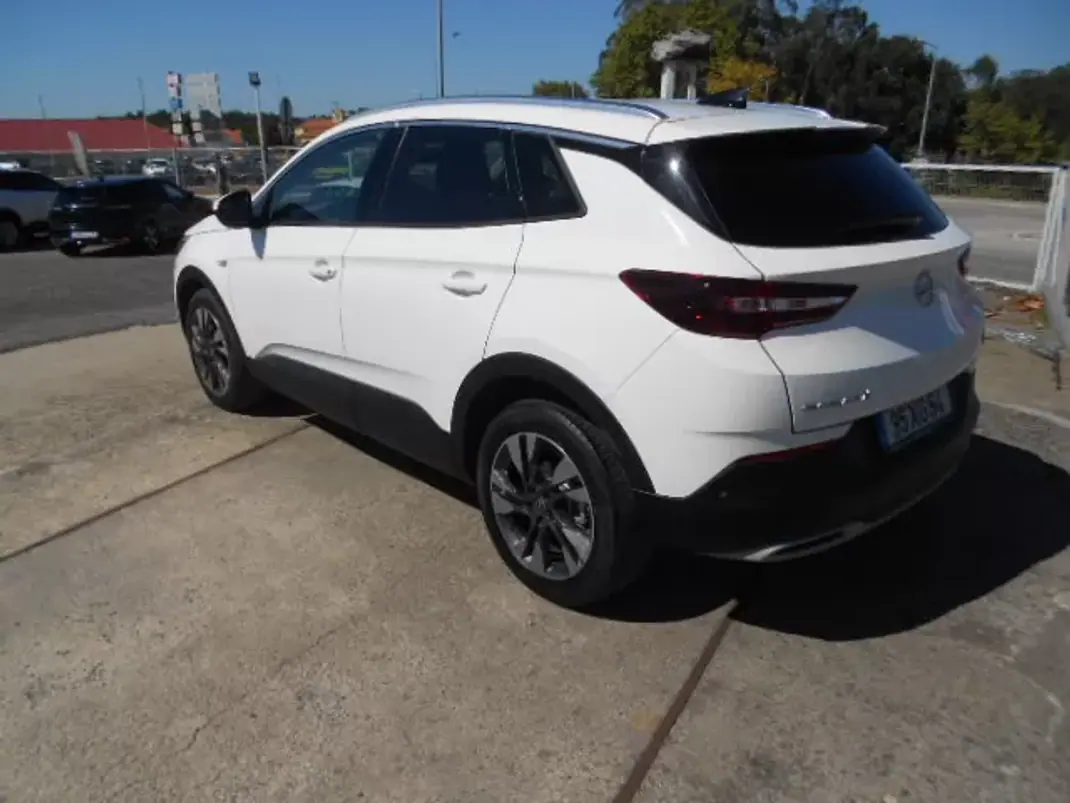 Opel Grandland 2019 - 14900 EUR, 102526 km - 102526km - foto 4 de 17