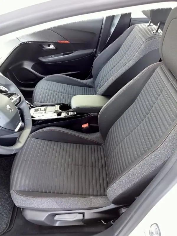 Peugeot e-208 2022 - 26950 EUR, 9000 km - AUTO.MOTO.pt - 9000km - foto 13 de 33