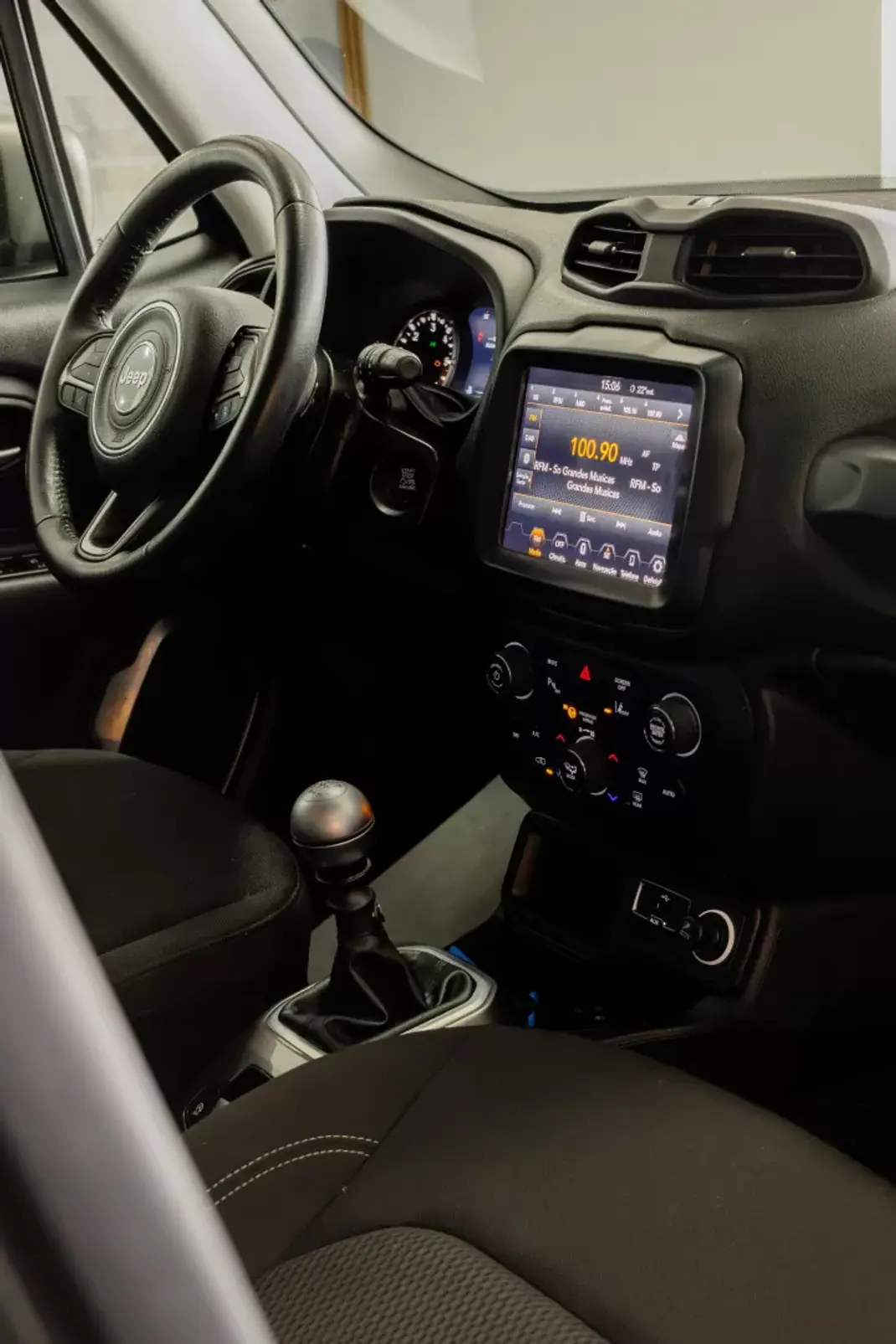Jeep Renegade 2019 - 17900 EUR, 106000 km - AUTO.MOTO.pt - 106000km - foto 5 de 19